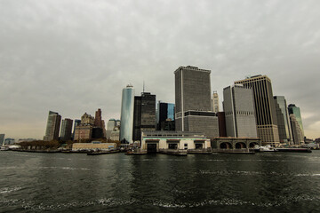 Naklejka premium MANHATTAN SKYLINE CLOUDY, NEW YORK