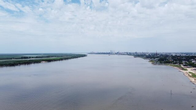 Rosario skyline, La cuidad de Rosario vista desde un dron sobrevolando el rio parana. Argentina