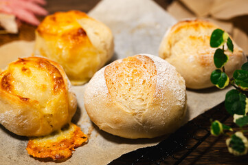 焼き上がったフランスパン