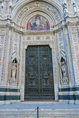 Obraz premium Florence, Italy - 21 Nov, 2022: Exterior views of Florence Cathedral in Piazza del Duomo