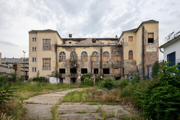 Lost in Time: The Abandoned Red Theater of Hungary, a Haunting Relic in European History