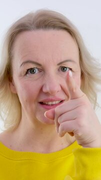 woman made choice she shows finger in frame at beginning she shakes head negatively no way I will not have new idea it will 
