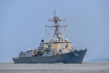 USS Nitze, DDG 94 Sailing down the River