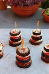 Auberginentürmchen. Auberginentörtchen.