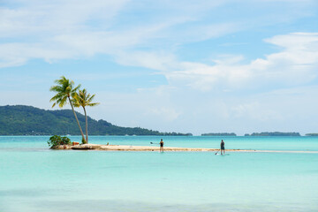 Fototapeta na wymiar two people on standup paddle in Bora Bora, French Polynesia