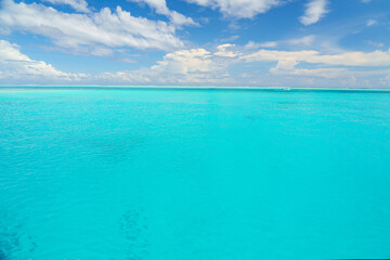 Fototapeta na wymiar Blue Water Bora Bora, French Polynesia