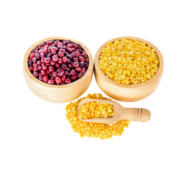 Soy beans in woonden  scoop and bowl isolated on  transparent png