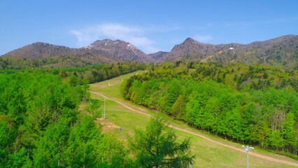 5月のオフシーズンの富良野のスキー場1