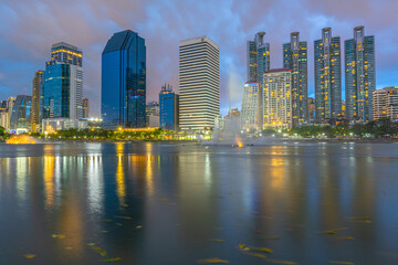 Fototapeta na wymiar cityscape at Benchakitti Park Bangkok,Thailand