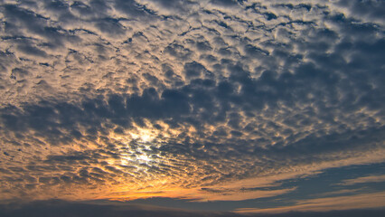 Himmel Dramatisch - Wolken - Beautiful Sky Background - Sunset - Sunrise - Sundown - Clouds - Concept - Nature - Closeup - Sun - Light - Textur - Wallpaper - High quality photo	