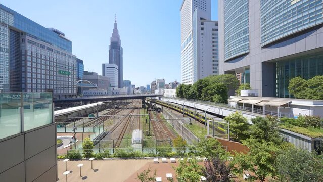 新宿駅新南口の風景動画