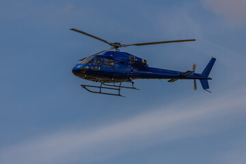 Fototapeta na wymiar hélicoptère Écureuil en vol
