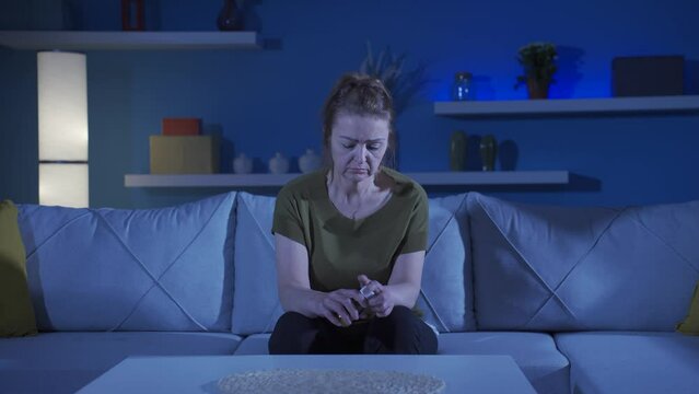 The woman who wants to commit suicide by taking pills.