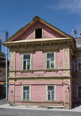 Fototapeta na wymiar wooden residential building of the early 20th century, Nizhny Novgorod, Russia