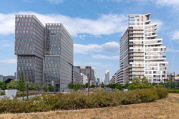 Markante, moderne Architektur im Europaviertel  - ein Büro- und Wohnquartier - in Frankfurt am Main