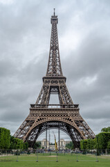 Fototapeta premium View of the Eiffel Tower in Paris, France