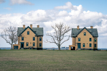 Obraz premium Symmetric Old Abandoned Houses in Sandy Hook for Military Officers in New Jersey