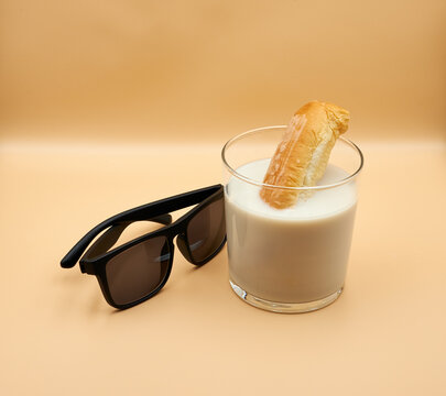 Summer, sunglasses, horchata and fartons