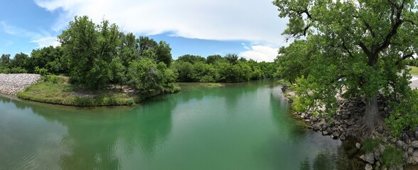 Belton Lake is a U.S. Army Corps of Engineers reservoir on the Leon River in the Brazos River basin, 5 miles (8 km) northwest of Belton, Texas. - obrazy, fototapety, plakaty