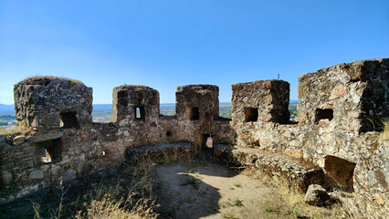 Fototapeta na wymiar Castillo de Alburquerque-Badajoz-Extremadura-Pueblo medieval