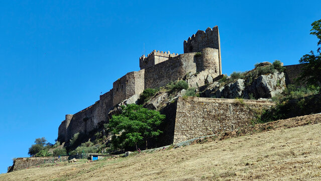Castillo de Alburquerque-Badajoz-Extremadura-Pueblo medieval