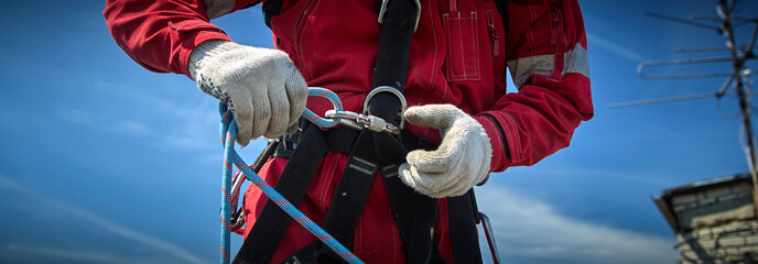 Rope access. Working with mountaineering equipment. The climber's rope.