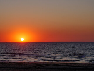 Obraz premium Sommerabend an der belgischen Nordseeküste in De Haan