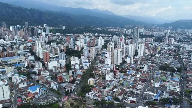 ciudad de bucaramanga de dia mostrando apertura a la ciudad desde dron edificios 