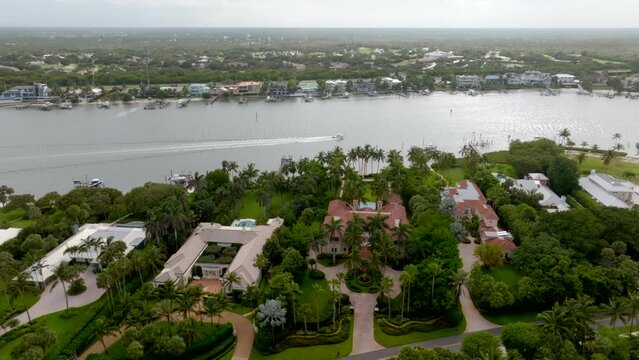 Luxury mansions in Jupiter Island Hobe Sound Florida