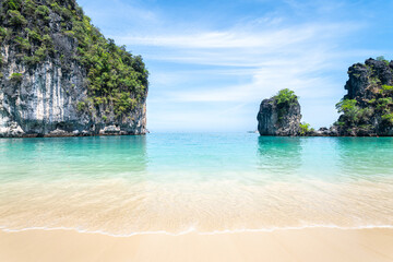 Fototapeta na wymiar beautiful beach at krabi, thailand