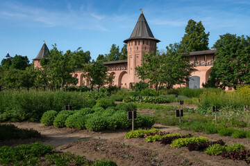 View of the towers and walls of the Spaso-Evfimiev Monastery and the Apothecary garden on the territory of the architectural and museum complex on a sunny summer day, Suzdal, Vladimir region, Russia - obrazy, fototapety, plakaty