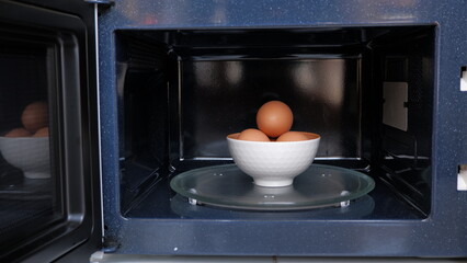 it's dangerous to cook shelled eggs in the microwave, eggs explode in the microwave