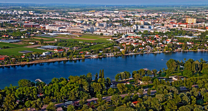 Rio Danubio na cidade de Viena.  Austria.