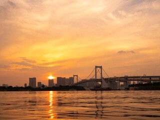 夕焼けのお台場レインボーブリッジ
