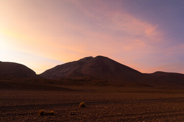Sonnenuntergang in der Salar de Uyuni in Bolivien