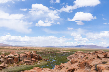 Lagune in der Salar de Uyuni am Tag.