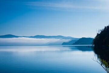 北海道、早朝の洞爺湖、朝霧