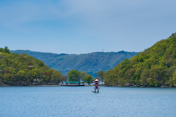 Fototapeta na wymiar 北海道の洞爺湖、中島の浮御堂