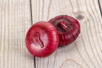 Ripe violet onion for cooking