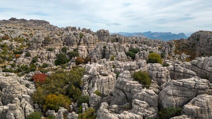 Fototapeta na wymiar vista aérea de las formaciones rocosas del paraje natural del torcal de Antequera, Andalucía