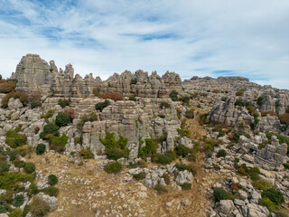vista aérea de las formaciones rocosas del paraje natural del torcal de Antequera, Andalucía