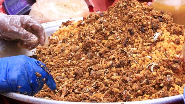 Boro baper polay khay thonga bhoira loia jae, 12 Item Mix Special Iftar Masala - Street Food, chawkbazar, Dhaka-Bangladesh