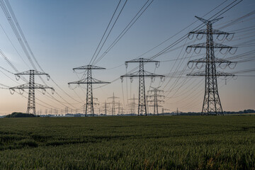 Hochspannungsleitungen für Stromtransport