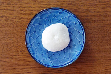 小豆のあんをもちで包んだ「大福」と呼ばれる日本の菓子