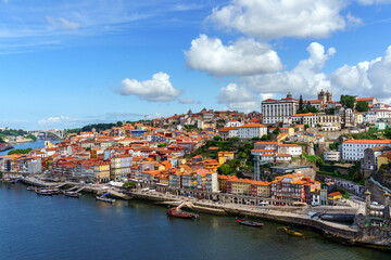 Fototapeta na wymiar porto's old city skyline of historic buildings
