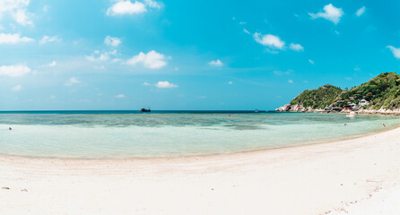 Obraz na płótnie Canvas white beach on tropical island