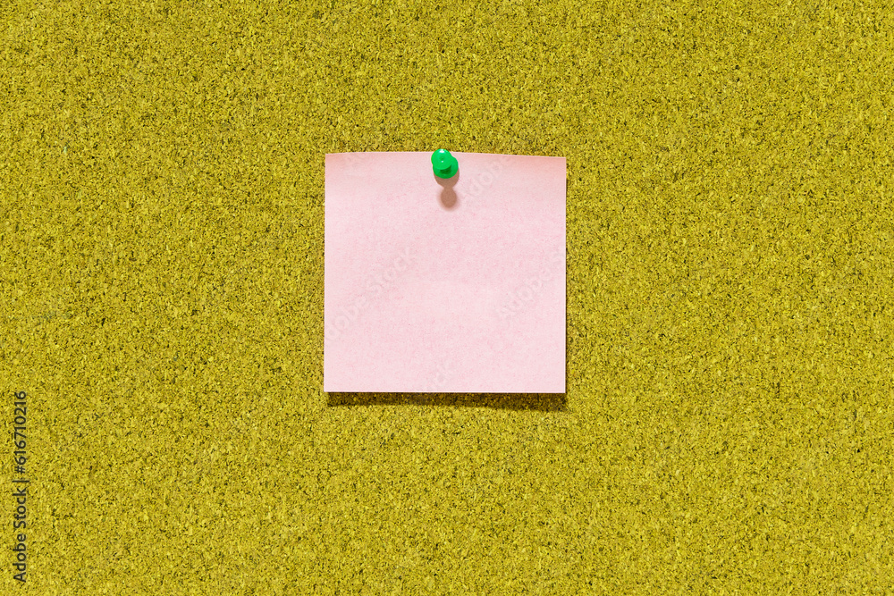 Poster blank pink post-it pinned on bulletin cork board. you can input any text on this post-it and use it 