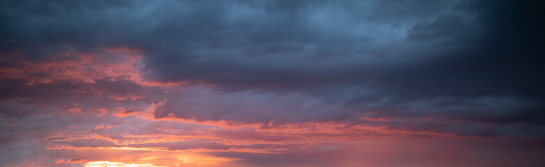 Naklejka na ściany i meble sky with sunset and dramatic clouds