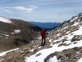 Fototapeta premium April hike on the ridges around Estanys de la Pera in the Pyrenees (Cerdanya). Due to the dime of the year we found both snow and summer conditions.