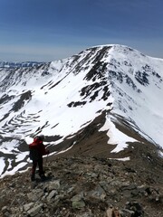 April hike on the ridges around Estanys de la Pera in the Pyrenees (Cerdanya). Due to the dime of the year we found both snow and summer conditions.